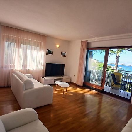 Apartments Villa Eden Preko Exteriör bild